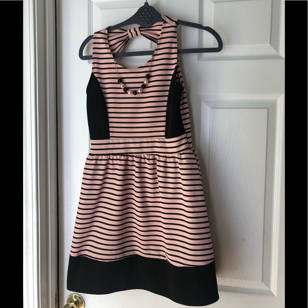 Girls dress w/ attached pearls